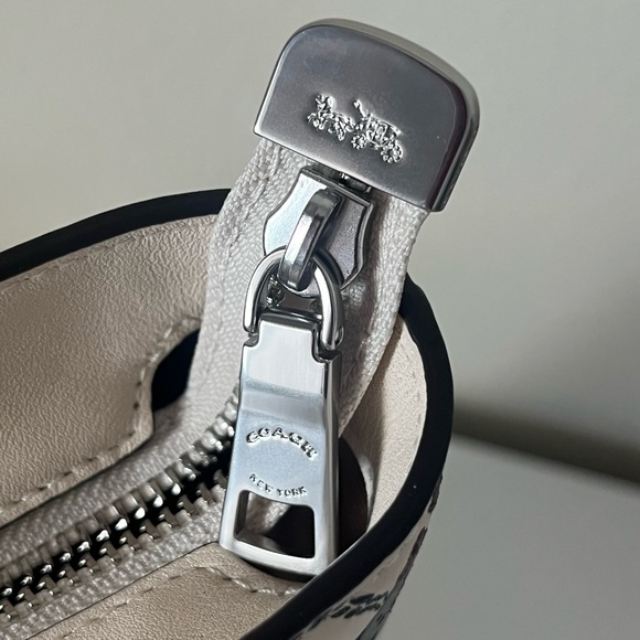 ✅Coach Station Tote With Cherry Printed - Picture 6 of 13